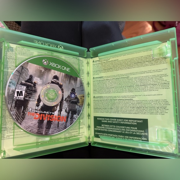 XBOX ONE | Tom Clancy’s The Division Pre-Owned - Picture 3 of 3